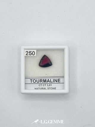tormalina 3.81ct rosso triangolare