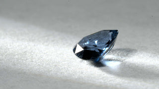 spinello blu triangolare 1.77CT