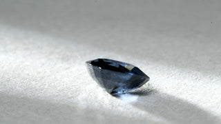 spinello blu triangolare 1.77CT