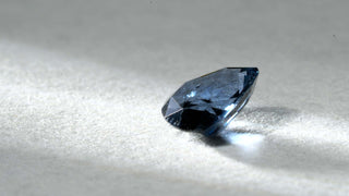 spinello blu triangolare 1.77CT